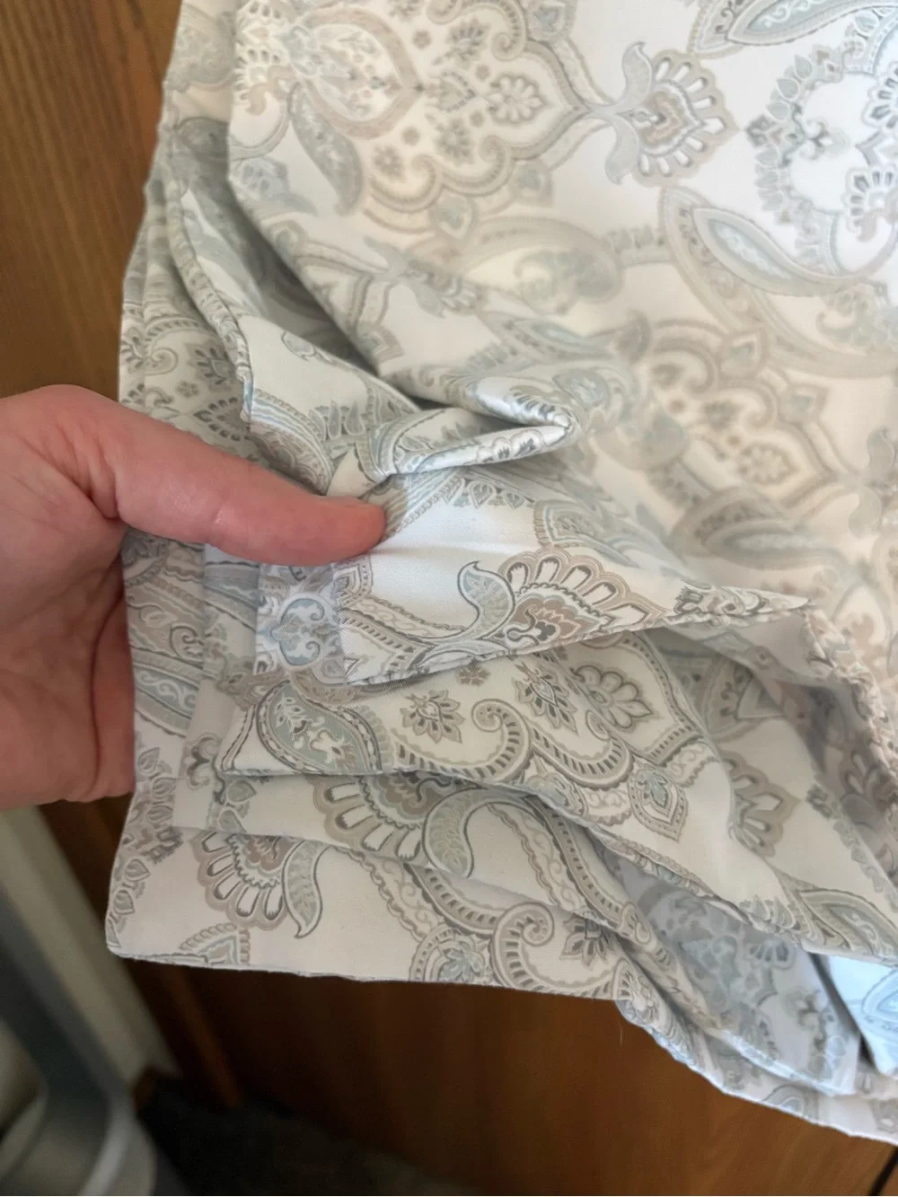London Fog Paisley Print Full Sized Sheet Set with 4 Matching Pillow Cases
